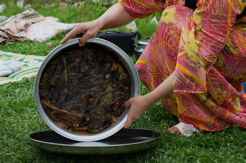 Dolma Yanına Ne Gider?